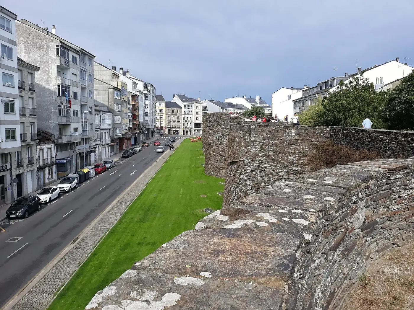 Paseo de ronda sobre la muralla de Lugo