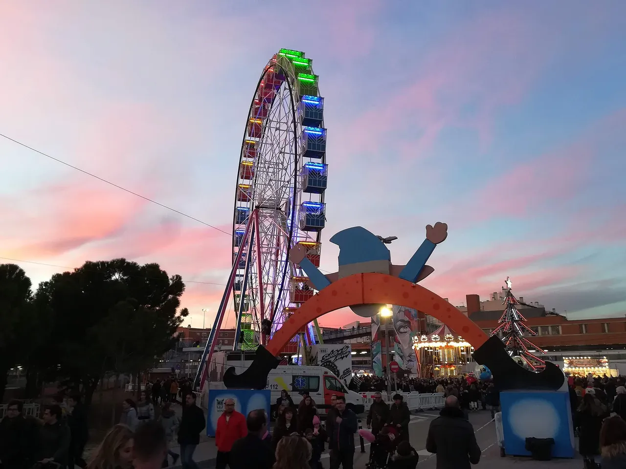 Noria y arco de entrada en Torrejón de Ardoz