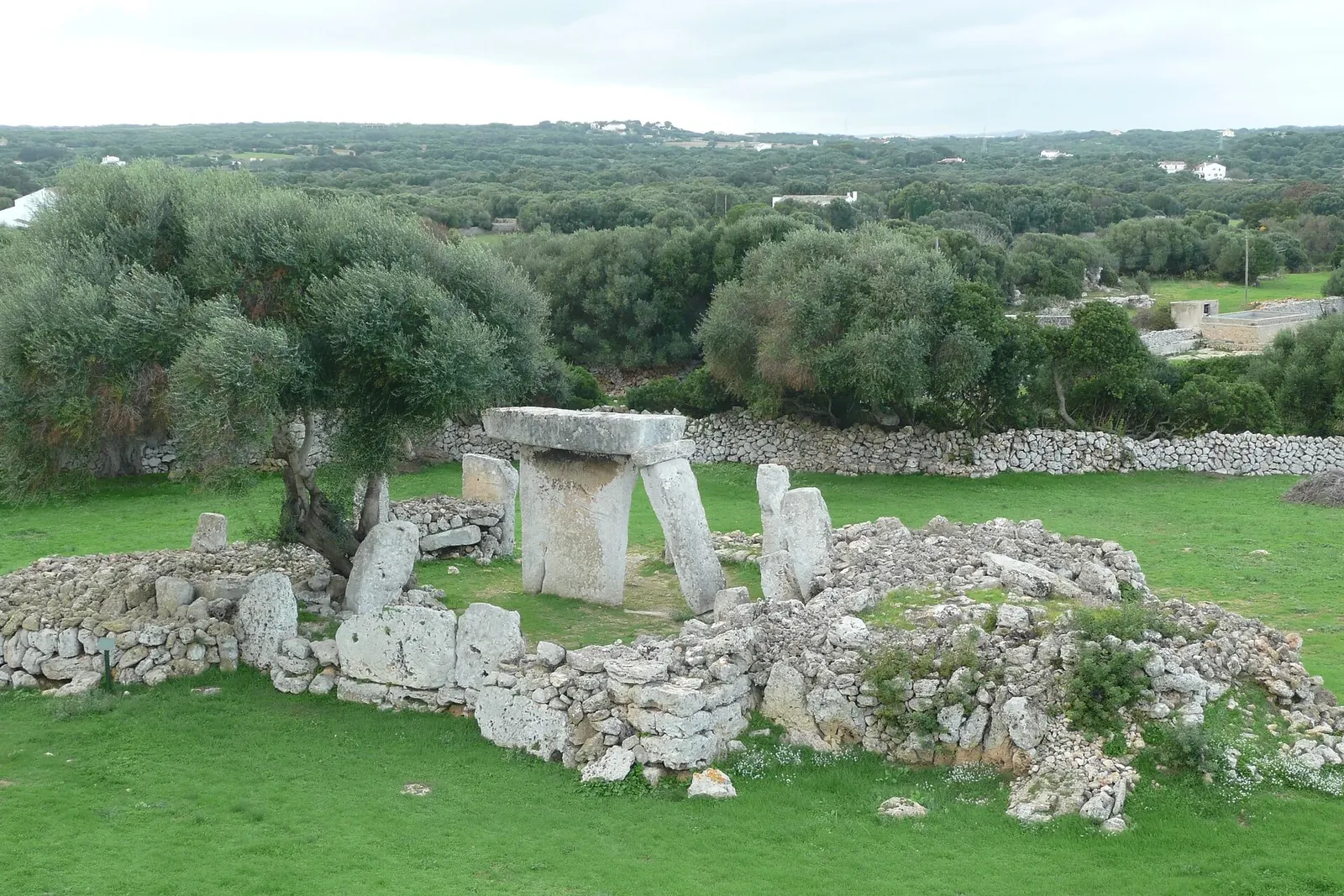 Taula del poblado talayótico de Talatí de Dalt