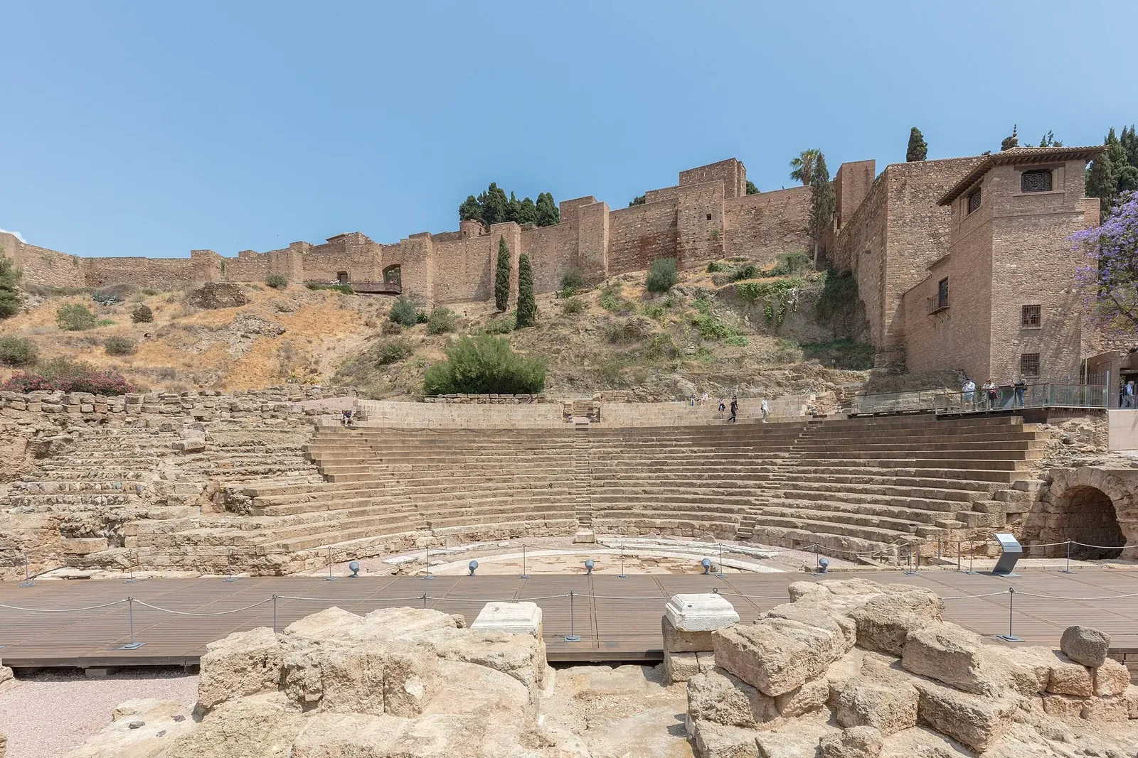 Teatro romano de Málaga a los pies de la Alcazaba