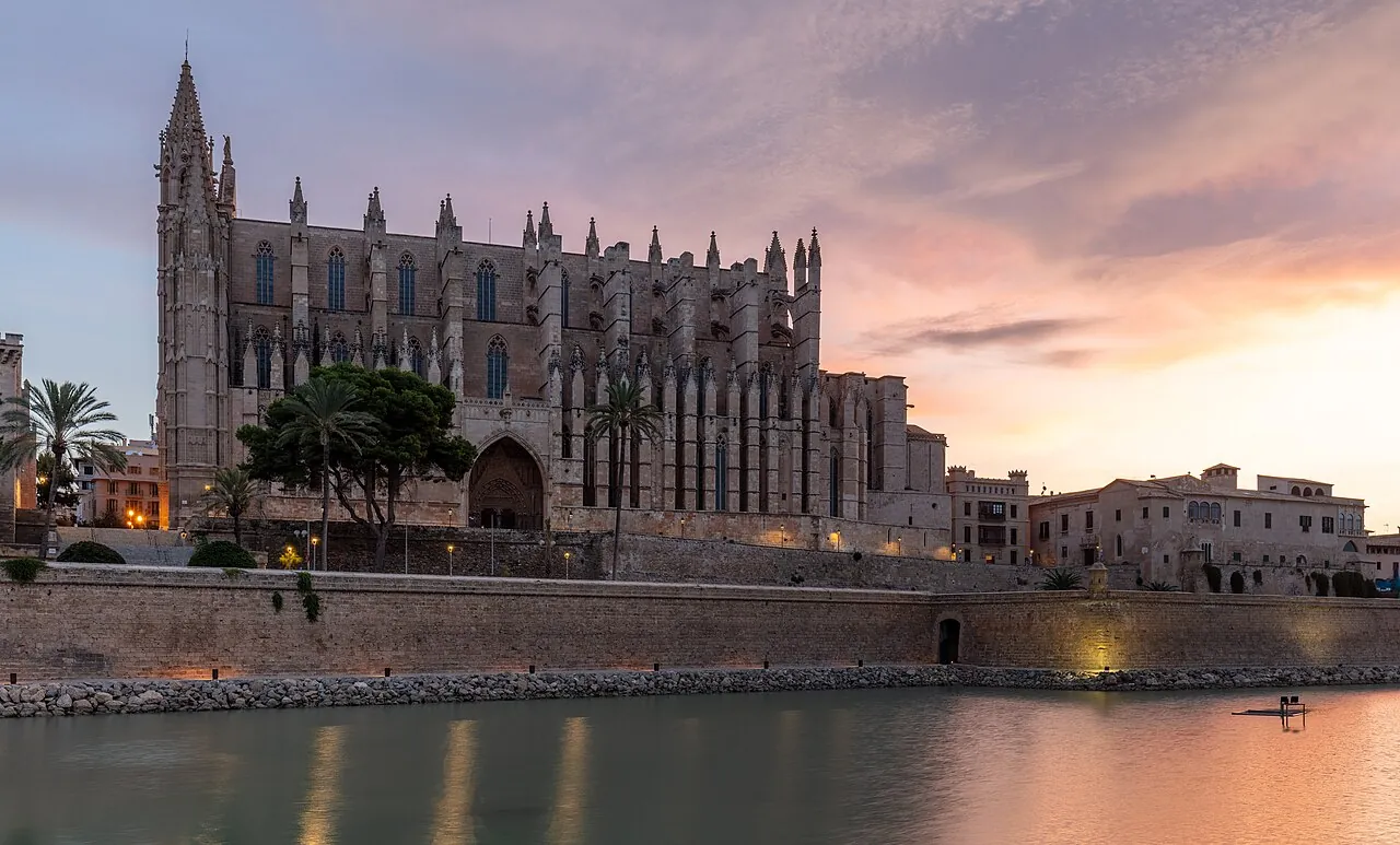 Catedral de Palma junto al mar