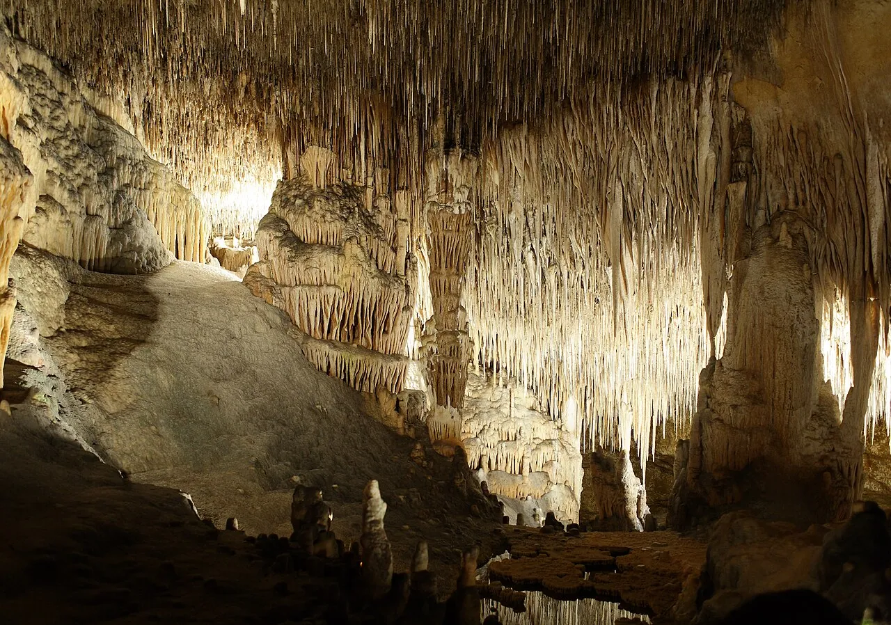 Interior de las Cuevas del Drach
