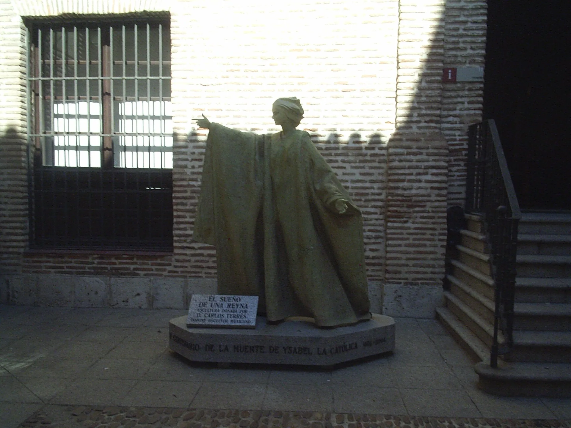Estatua de Isabel la Católica en el Palacio Real Testamentario