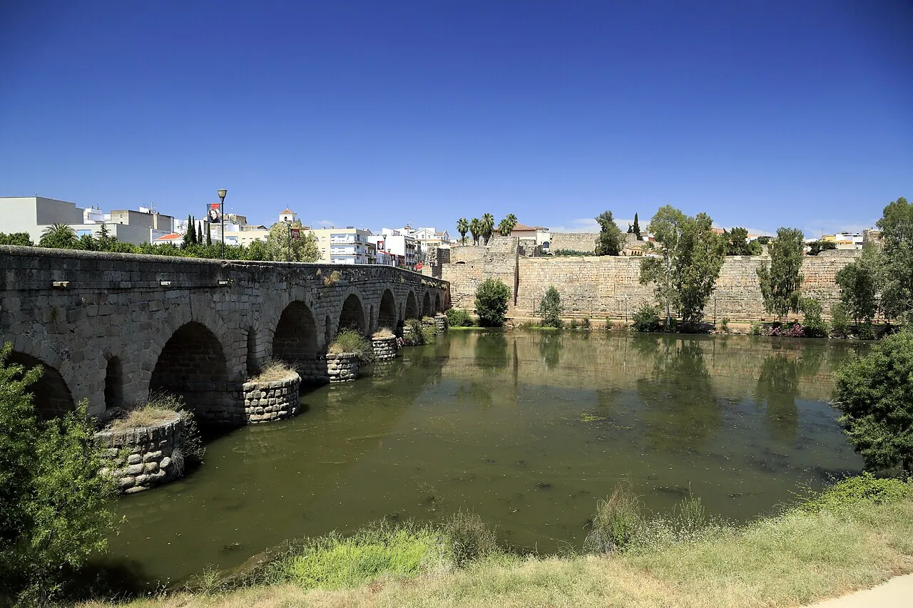 Alcazaba árabe y puente romano de Mérida