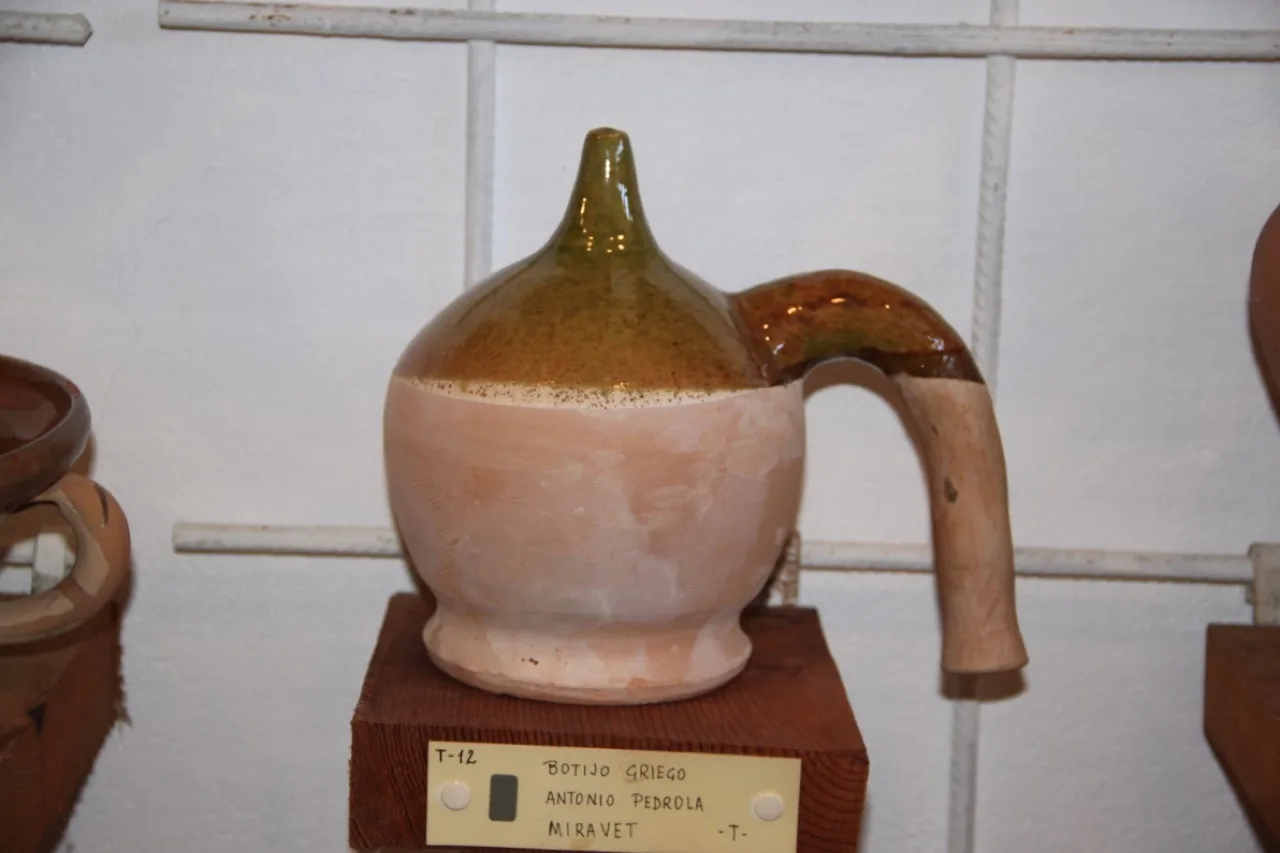 Botijo de cerámica tradicional de Miravet