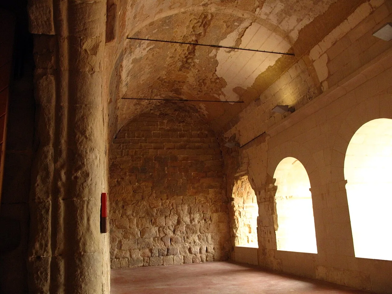 Galería interior del castillo de Miravet
