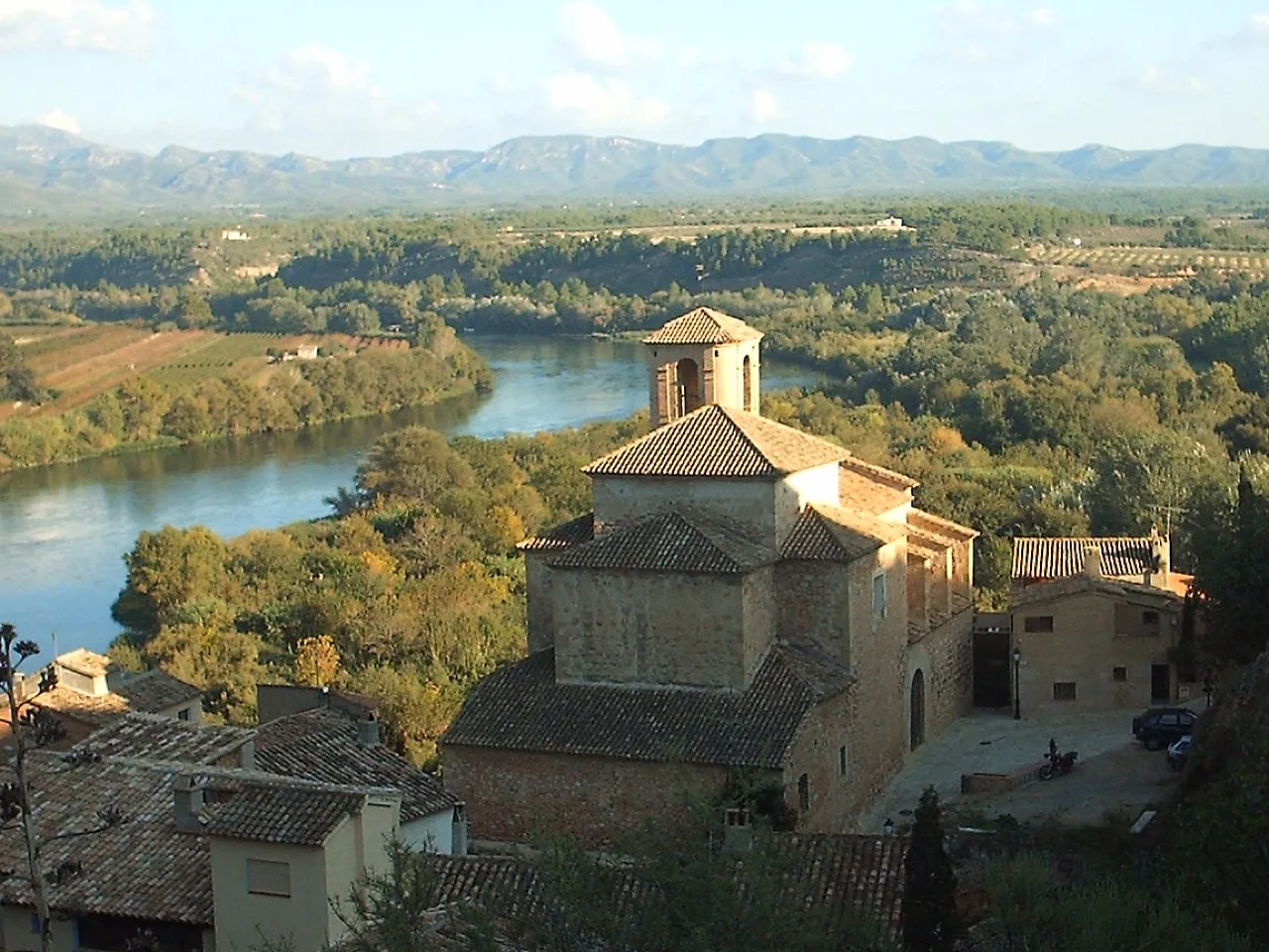 Iglesia vieja de Miravet