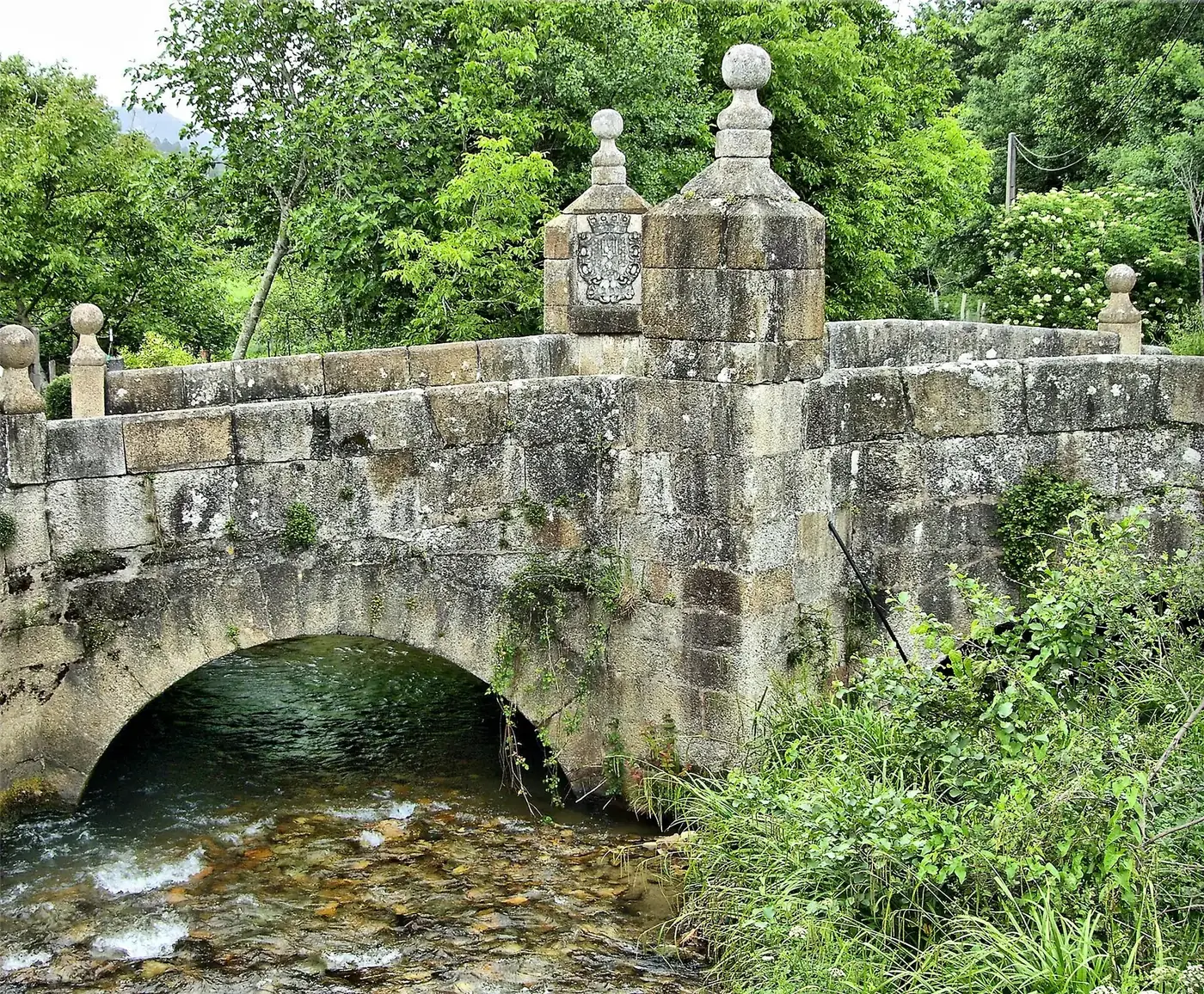 Puente medieval sobre el río Valiñadares en Mondoñedo