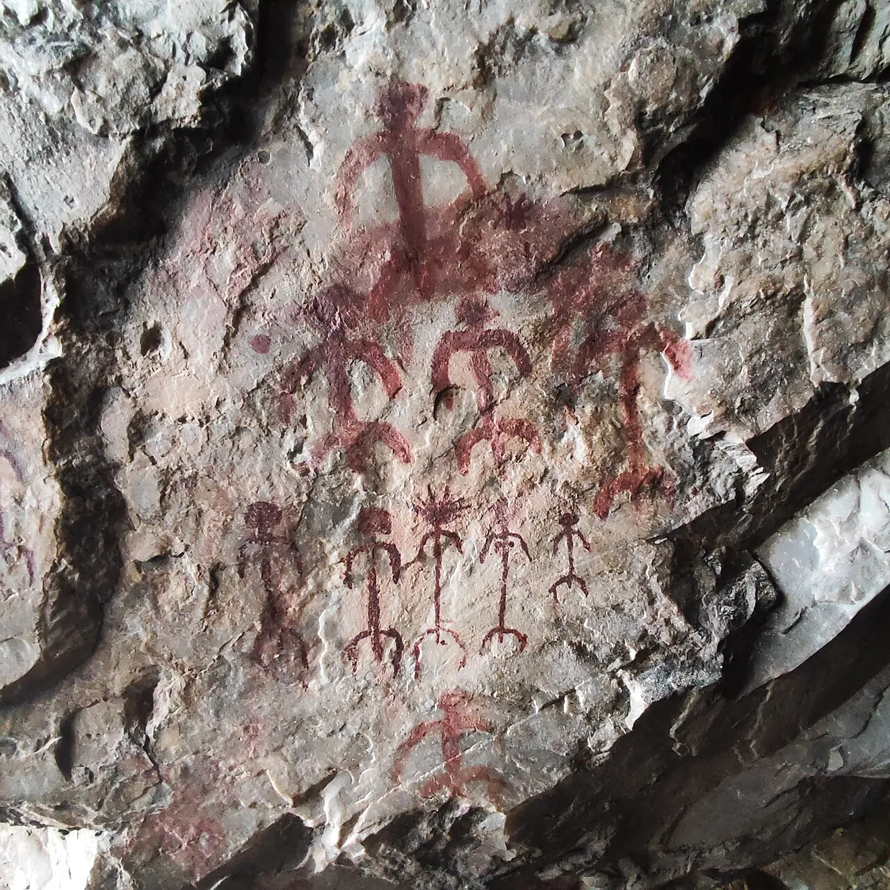 Pinturas rupestres en el abrigo del Castillo de Monfragüe