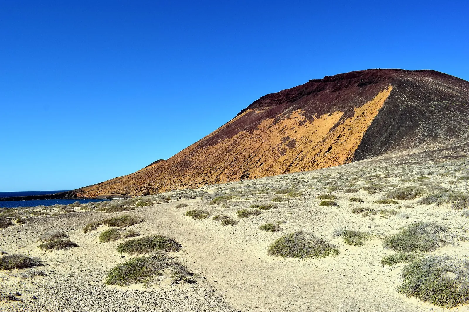 Montaña Amarilla y Playa Francesa