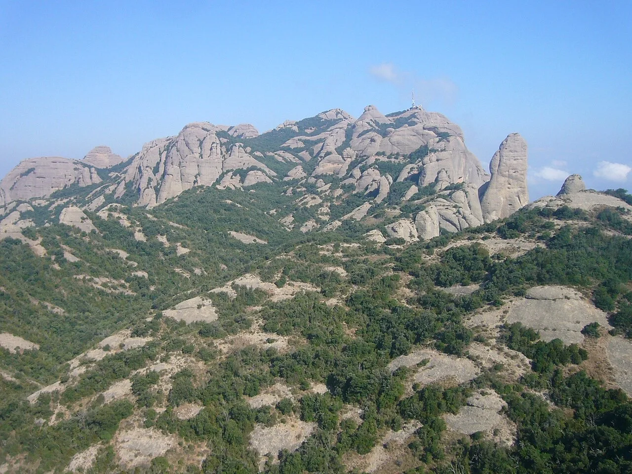 Montserrat: cómo llegar, qué ver y rutas por la montaña de Barcelona