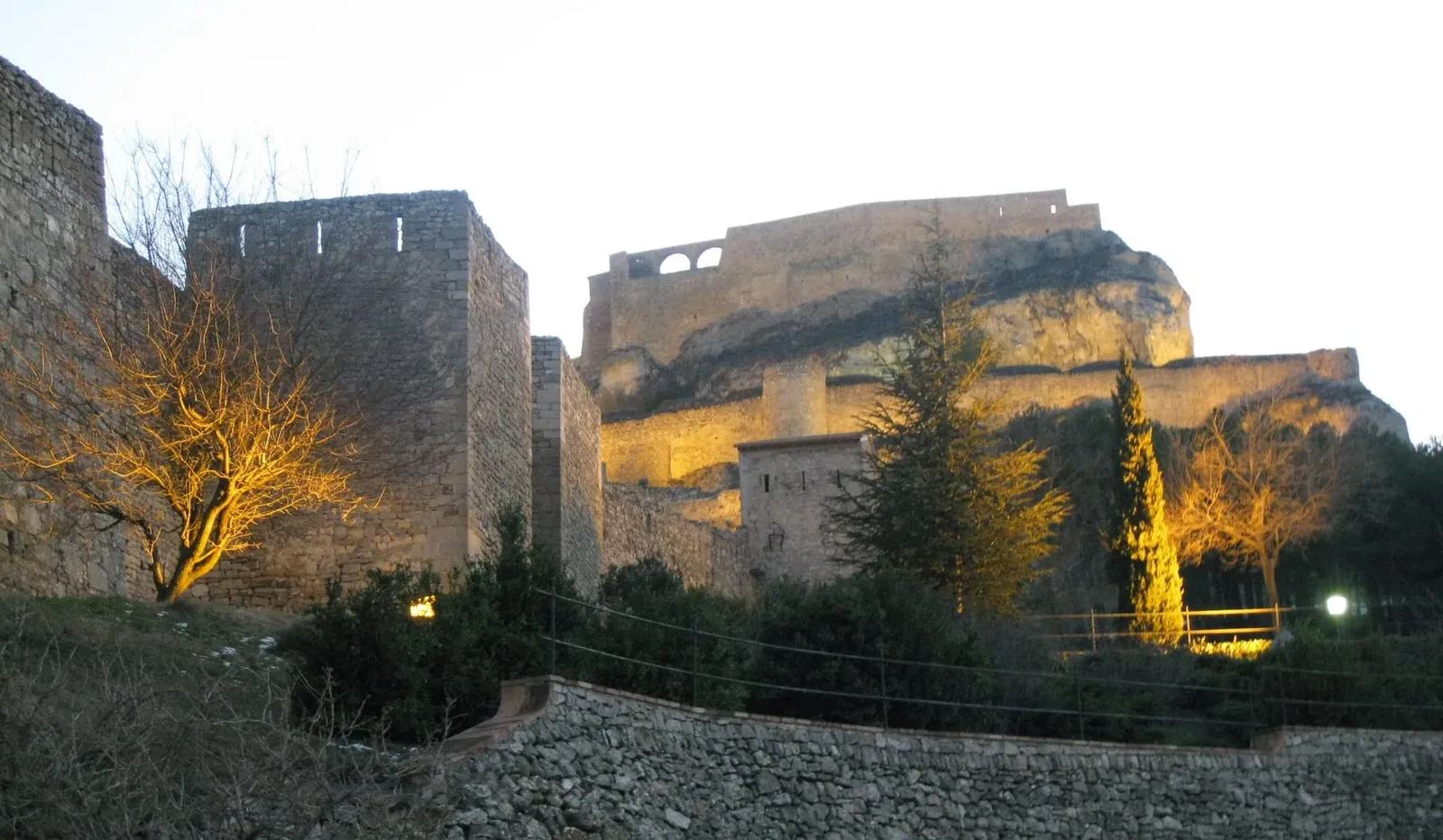 Muralla y castillo de Morella iluminados