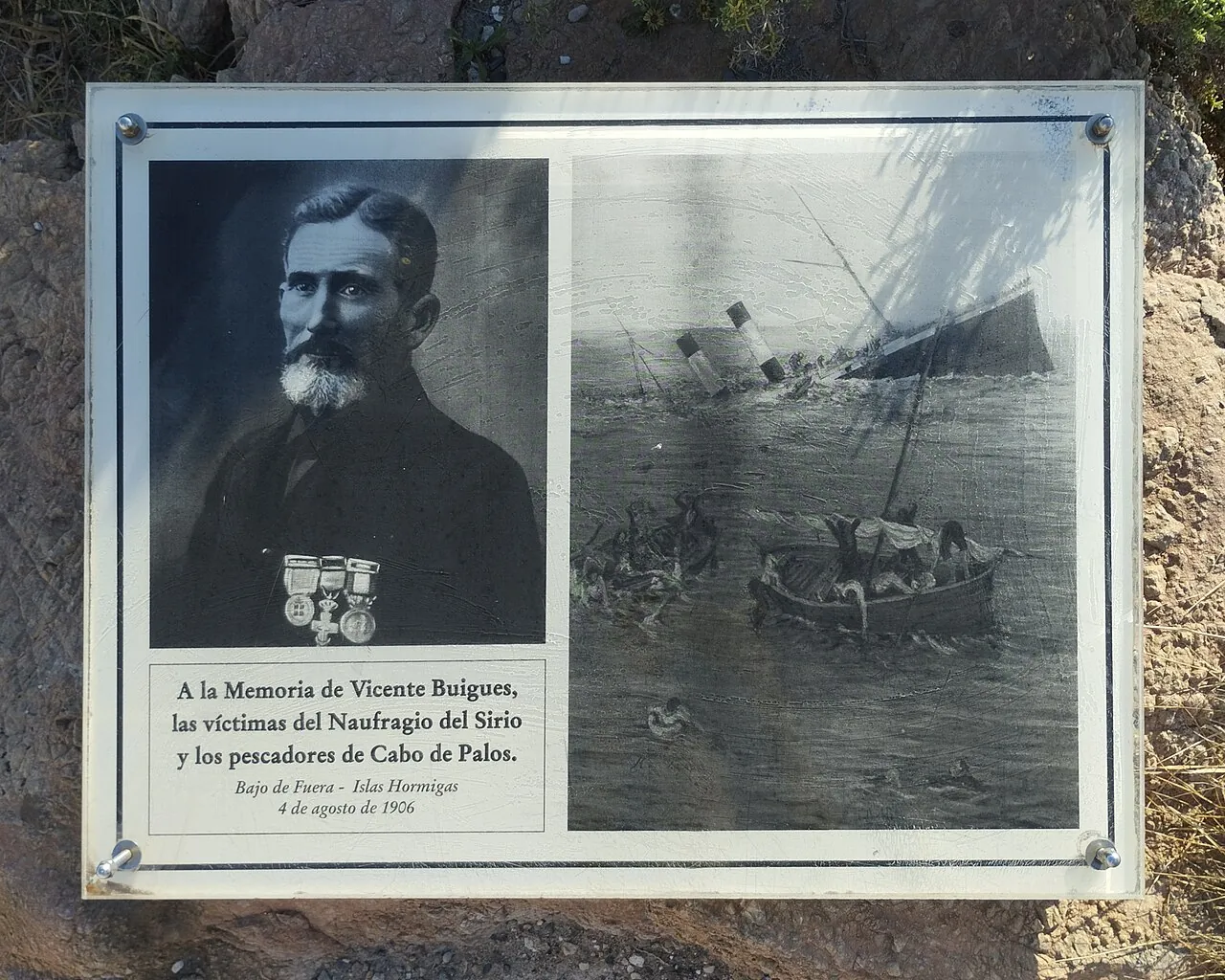 Placa en homenaje a Vicente Buigues