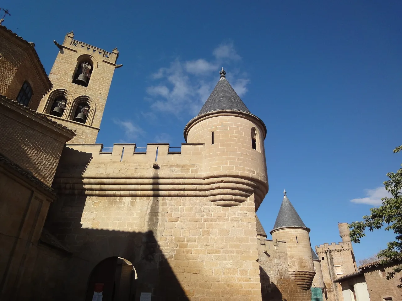 Torre de vigilancia y almenas del Palacio Real de Olite