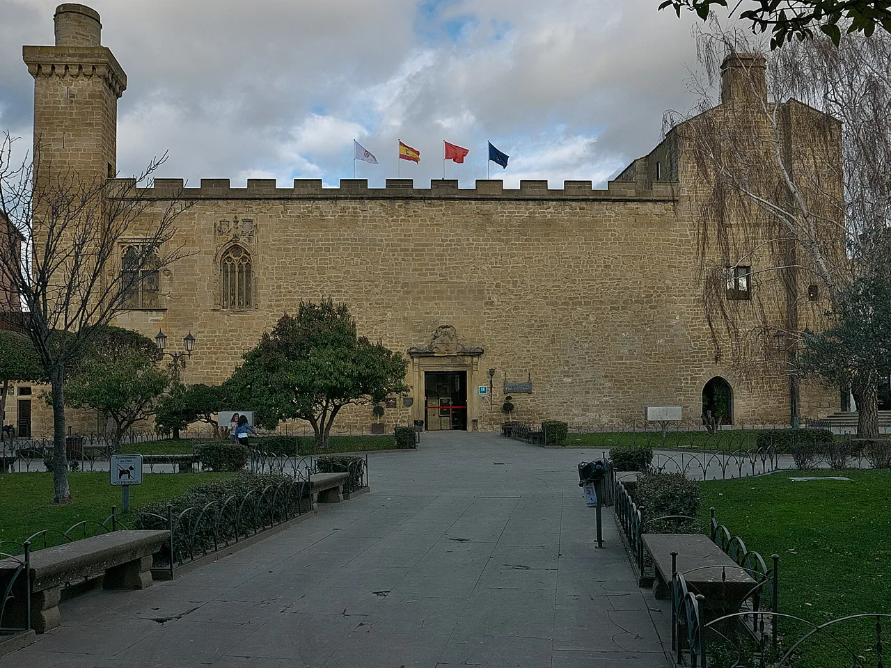 Fachada del Palacio Viejo de Olite, hoy Parador