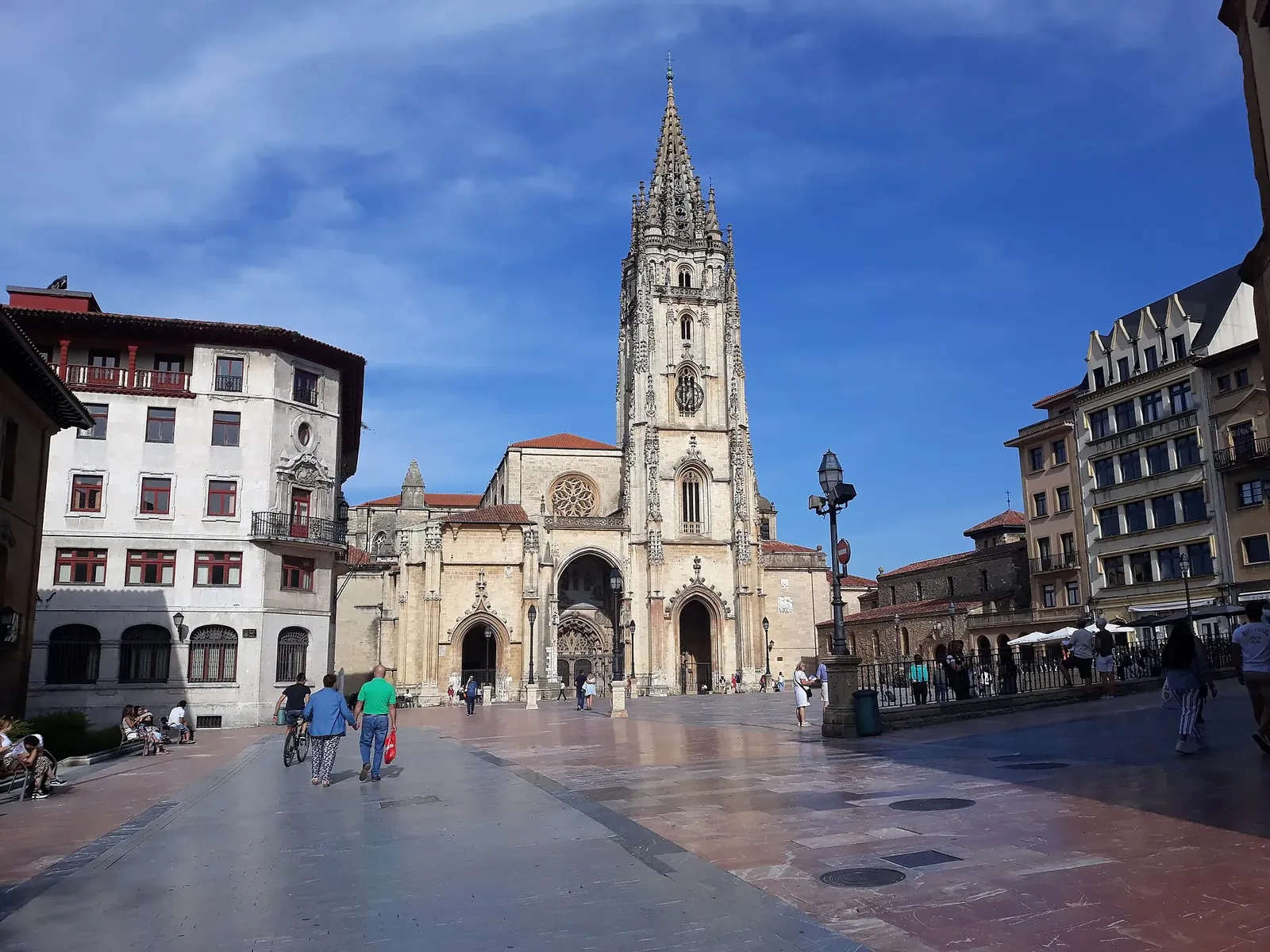 Qué ver en Oviedo: el prerrománico del Naranco, la Cámara Santa, la calle Gascona y la sidra