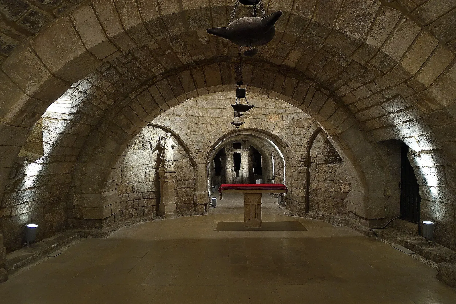 Cripta de San Antolín bajo la catedral de Palencia