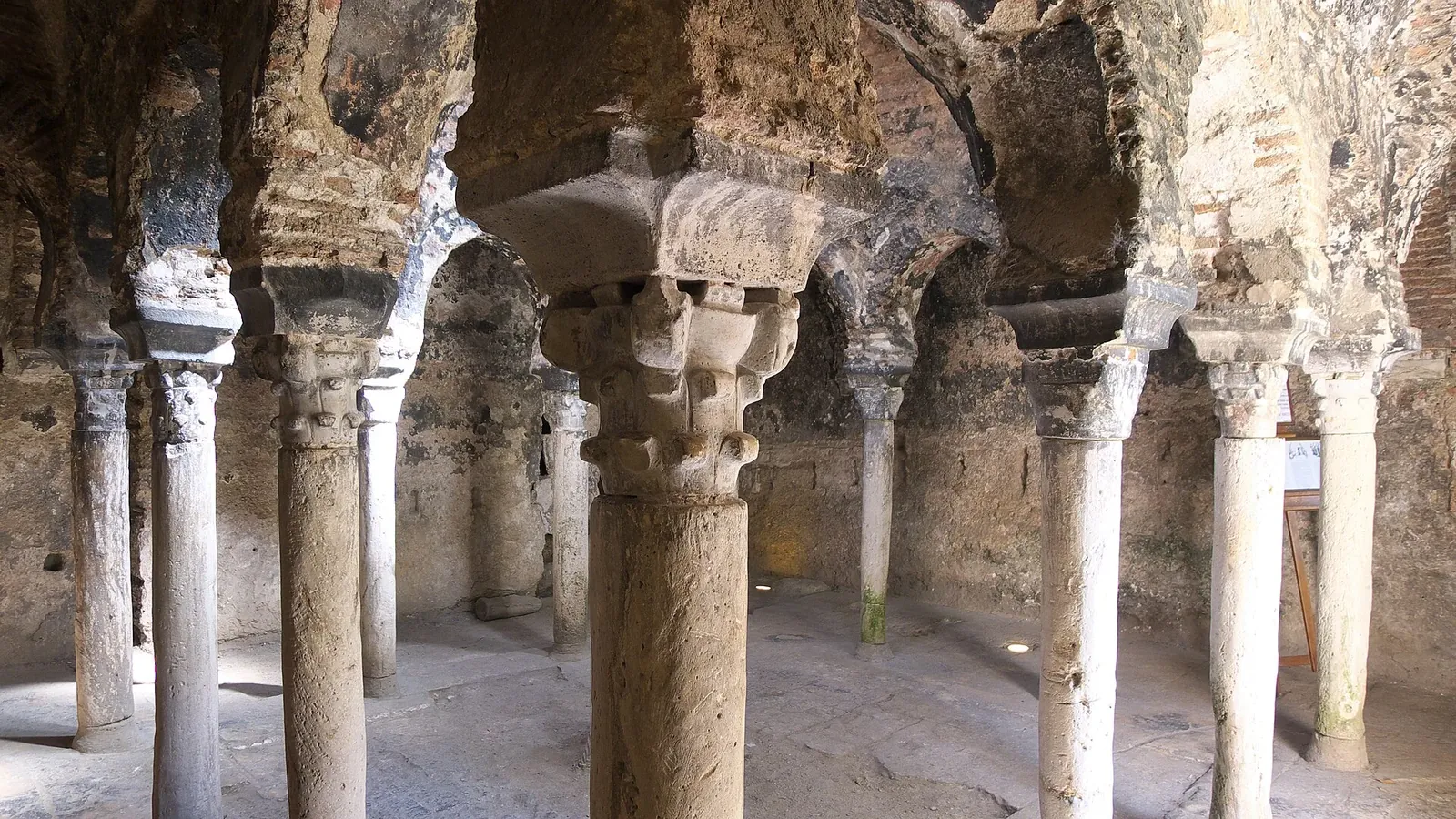 Columnas de los baños árabes de Palma
