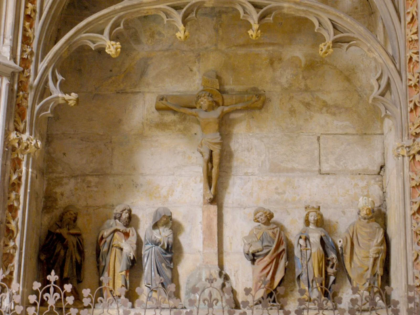 Escultura gótica en el claustro de la catedral de Pamplona