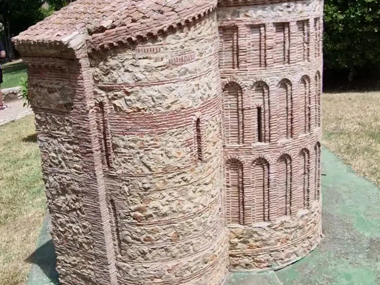 Ábside circular de una iglesia mudéjar en maqueta
