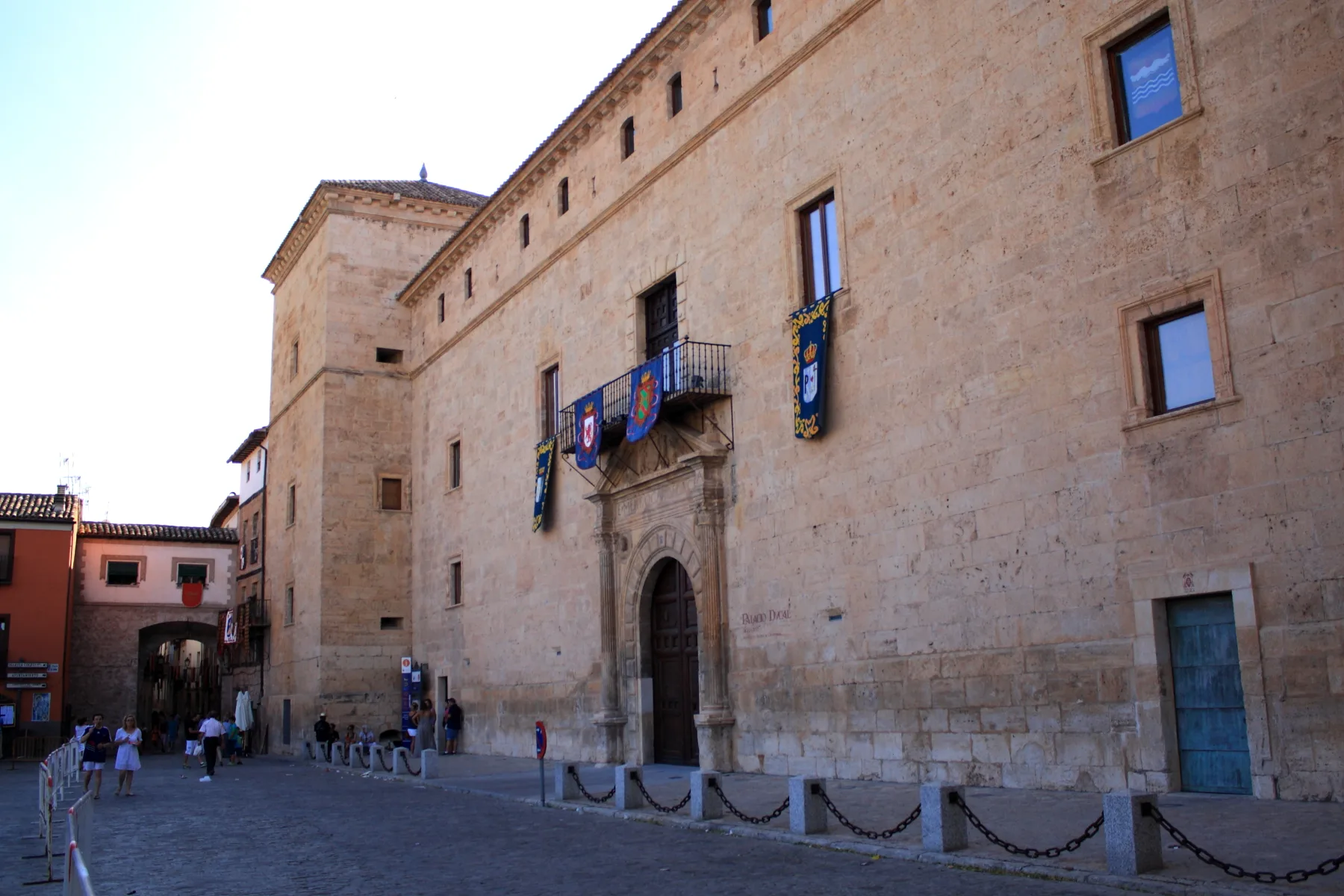 Qué ver en Pastrana: el palacio de la Princesa de Éboli, los tapices góticos y la villa ducal de la Alcarria