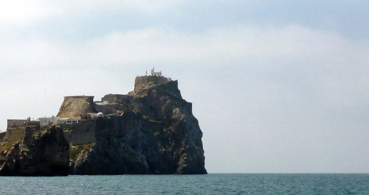 Peñón de Vélez de la Gomera desde el mar