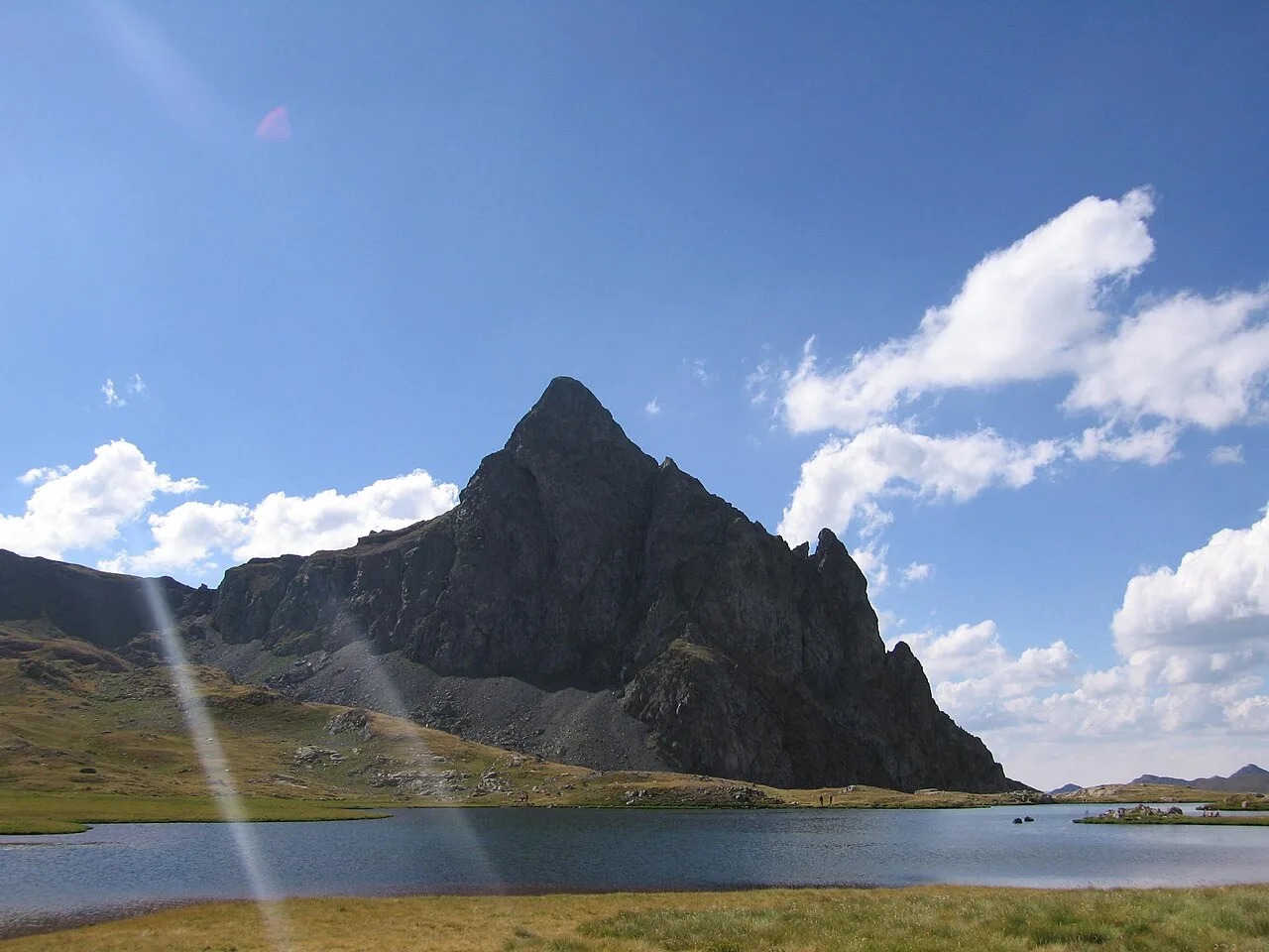 Ibón de Anayet con el pico Anayet