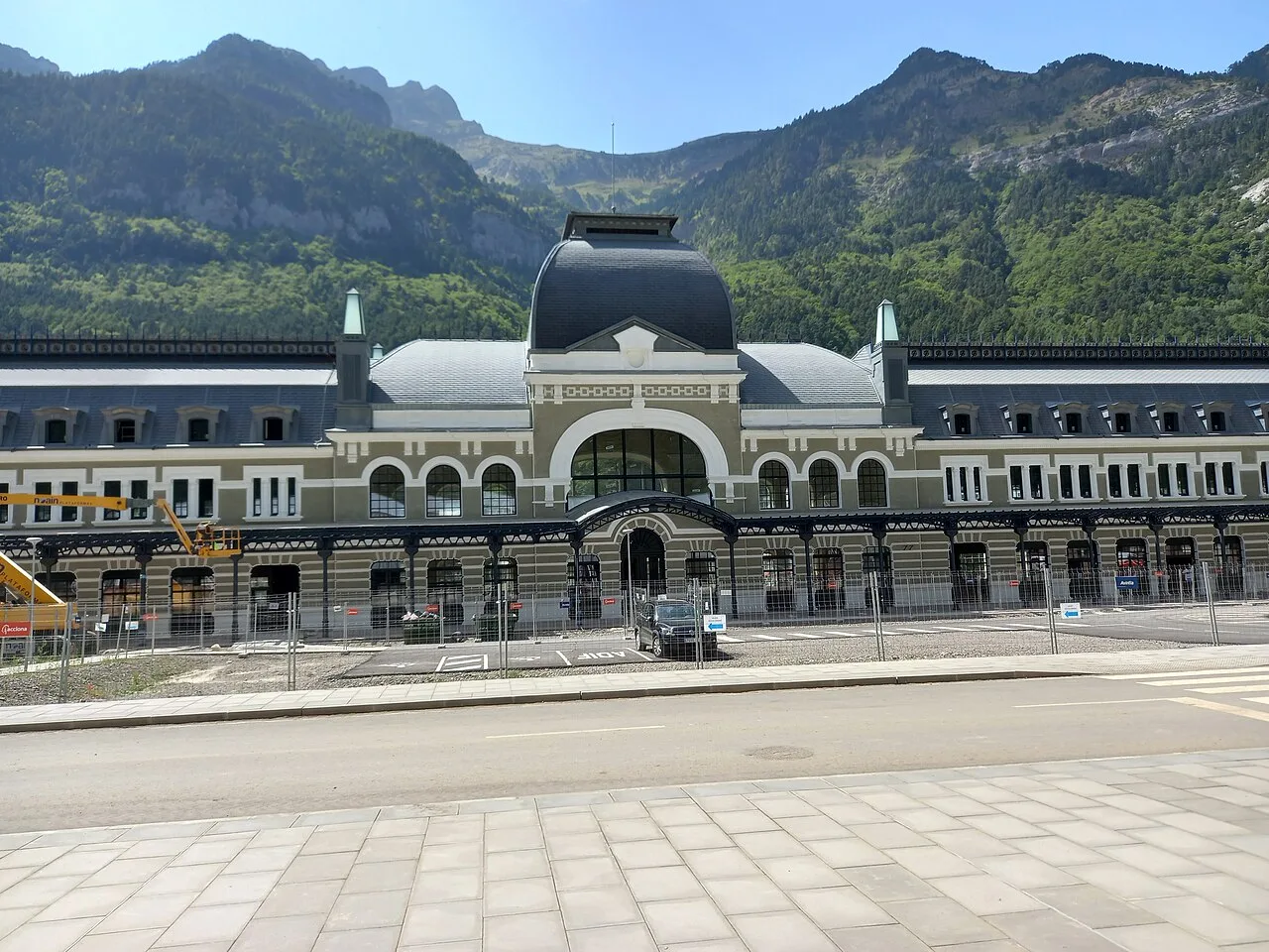 Fachada de la Estación Internacional de Canfranc