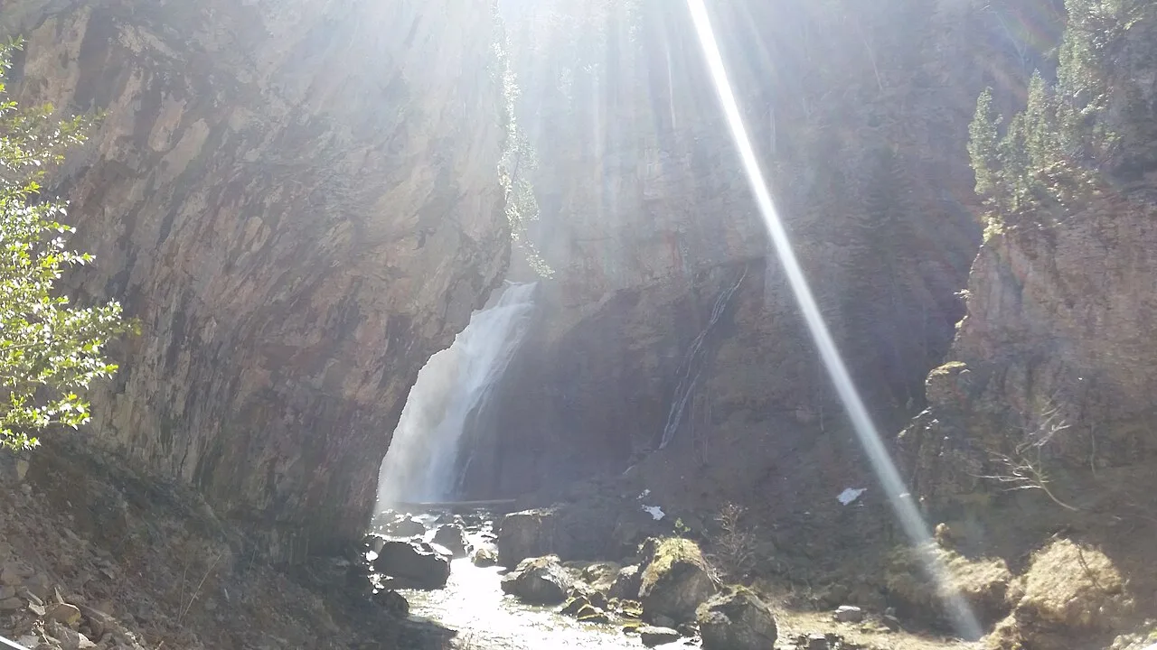 Cascada Cola de Caballo con luz de mañana