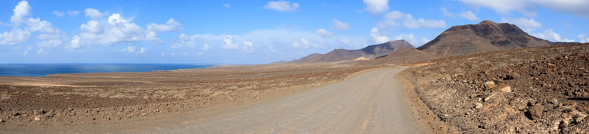 Pista de tierra en la península de Jandía hacia Cofete