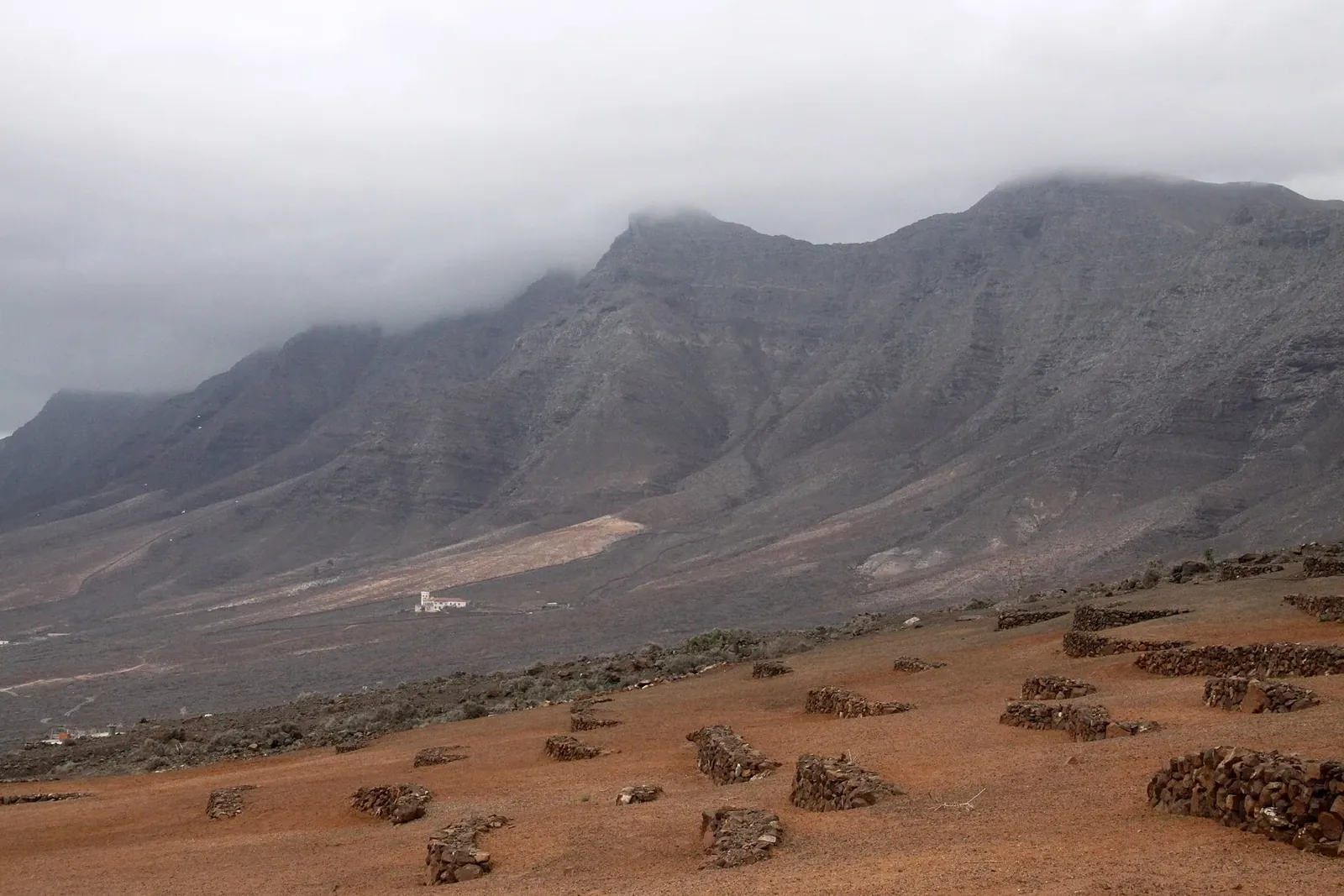 Villa Winter bajo las montañas de Jandía en Cofete