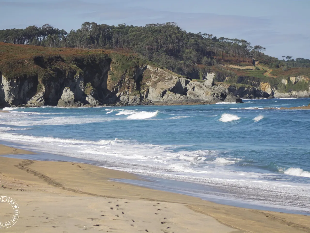 Playa de Frexulfe con olas