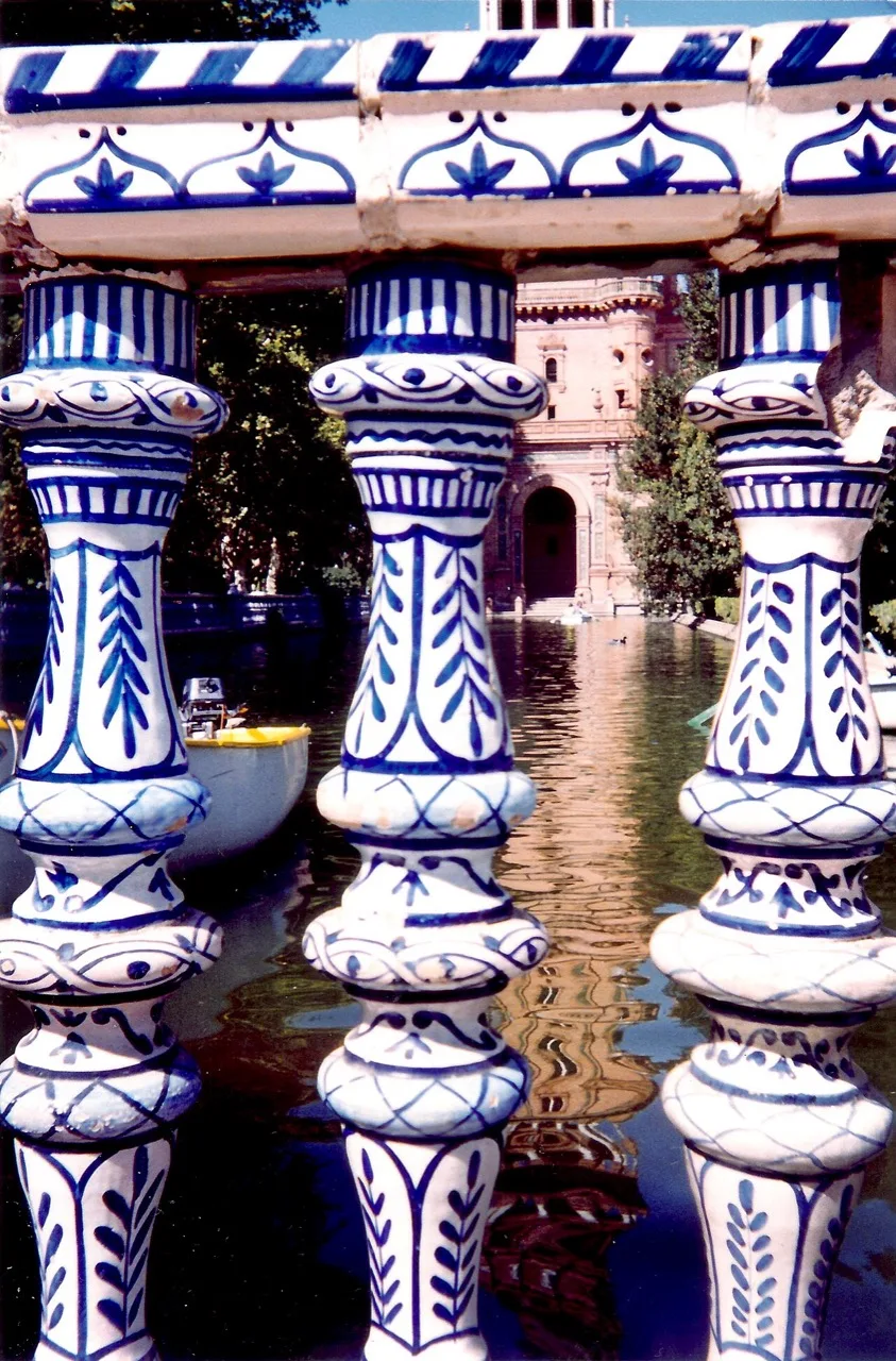 Puente de azulejos de la Plaza de España