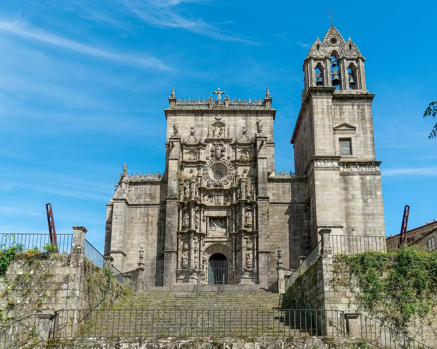 Fachada plateresca de la basílica de Santa María la Mayor de Pontevedra