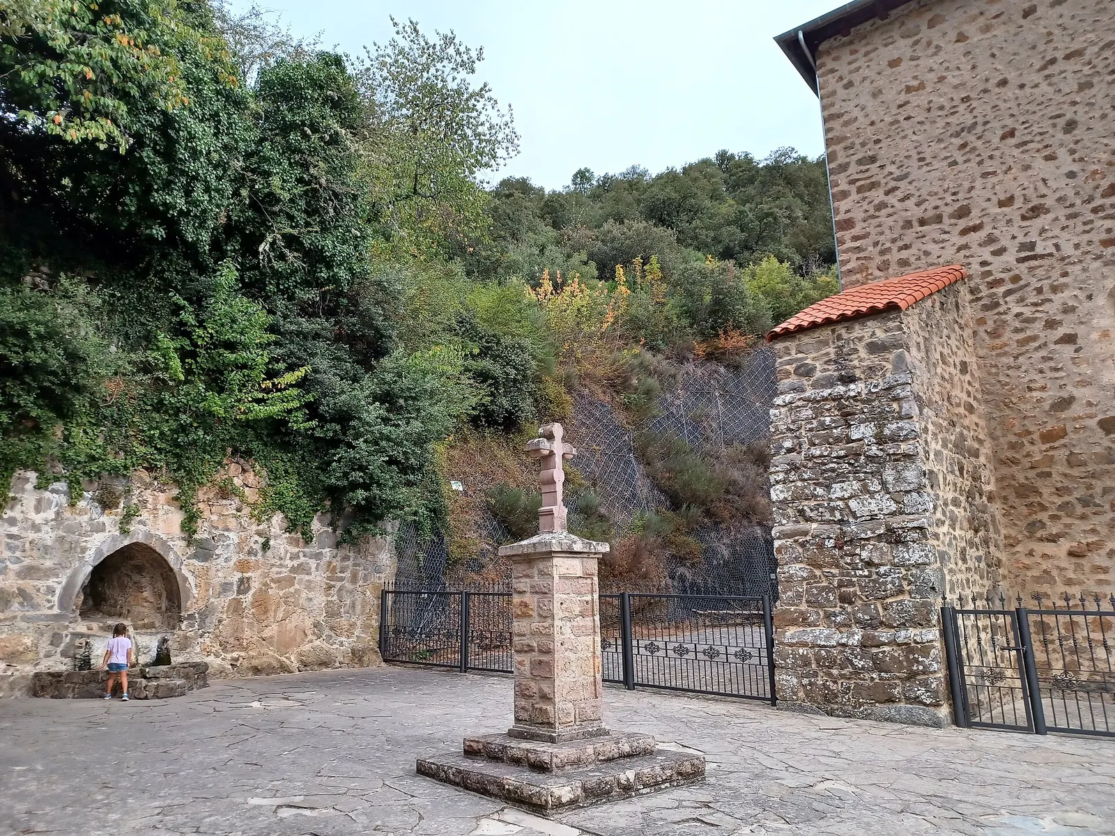 Cruceiro junto al Monasterio de Santo Toribio de Liébana
