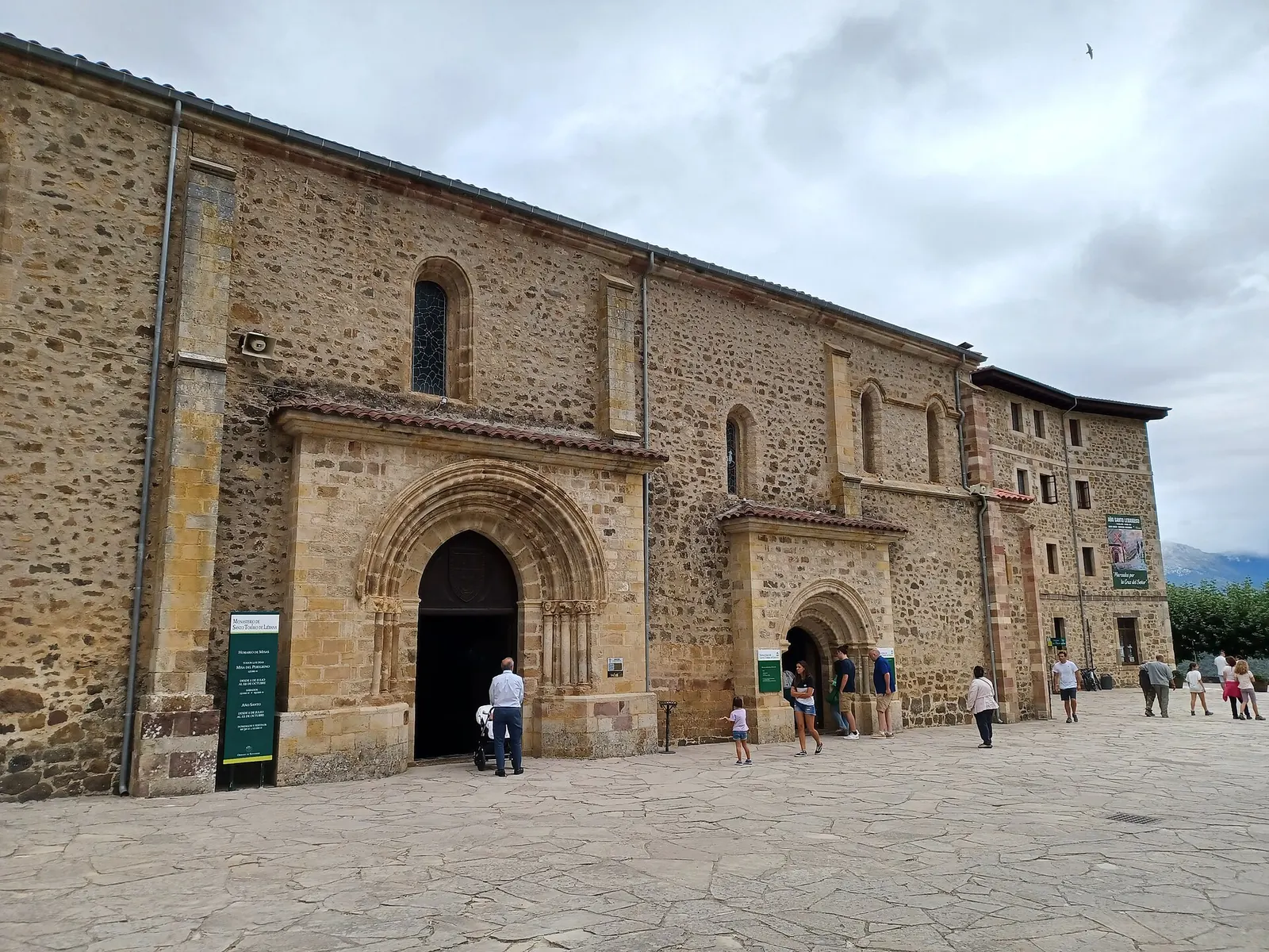 Fachada del Monasterio de Santo Toribio de Liébana