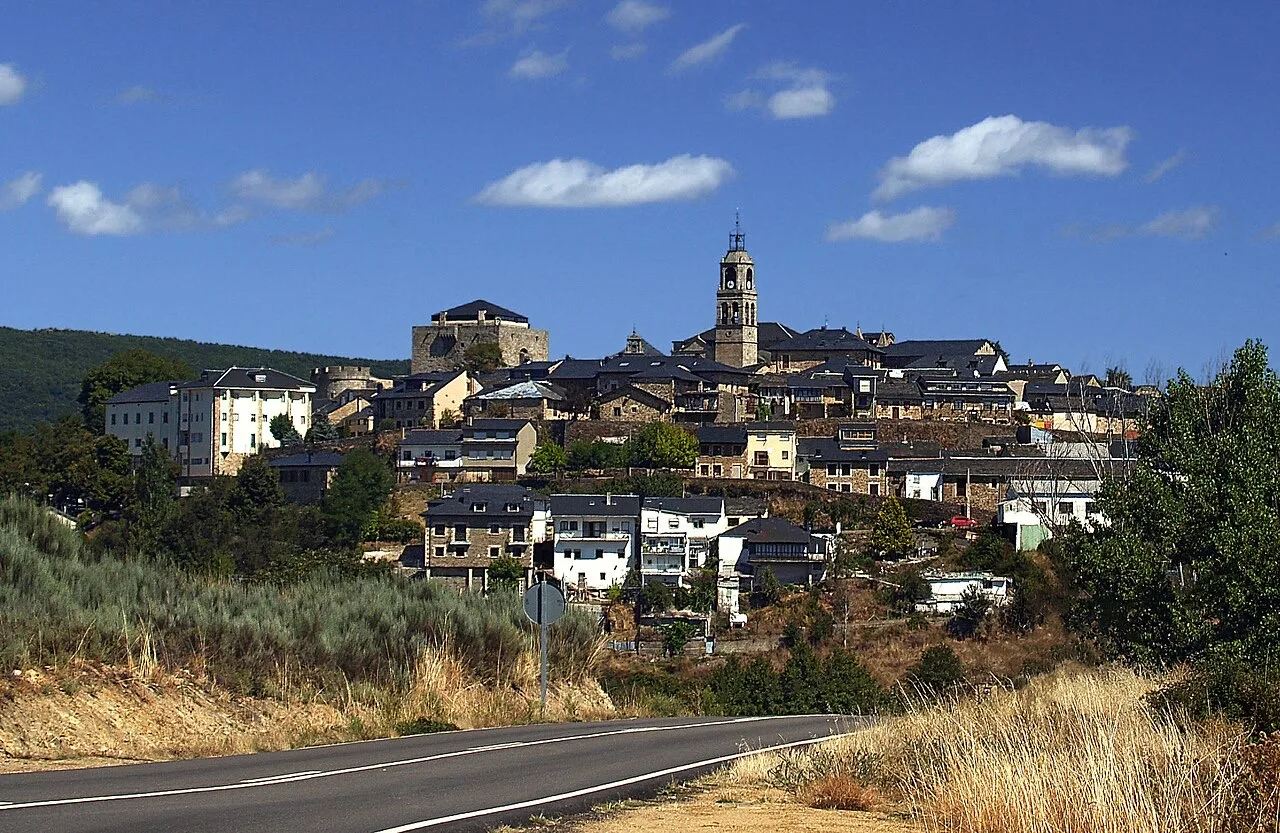 Vista de Puebla de Sanabria con su castillo