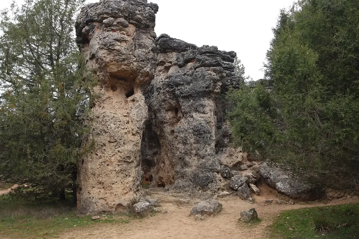 Formaciones de roca caliza de la Ciudad Encantada de Tamajón