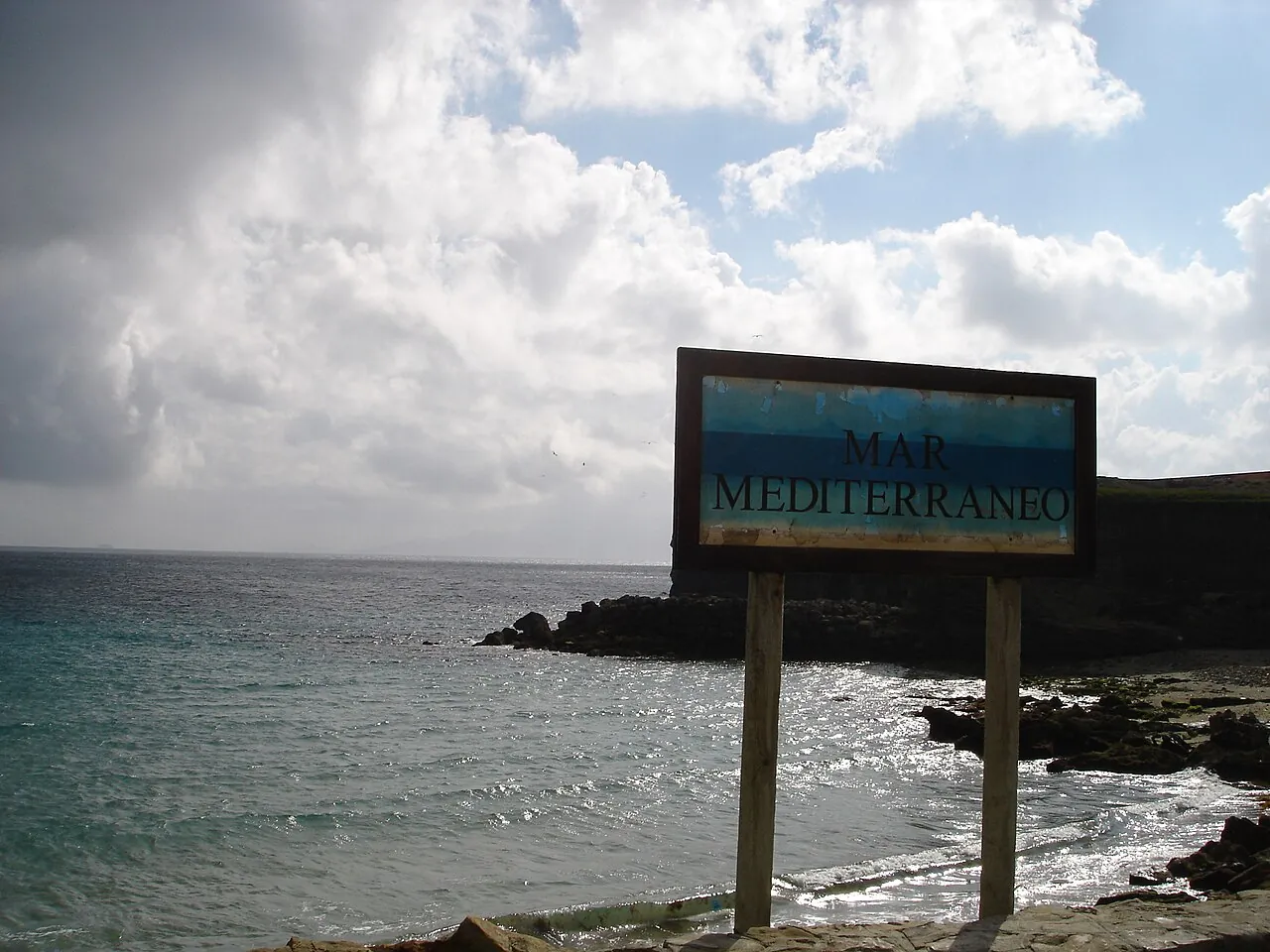 Cartel del Mar Mediterráneo en la Punta de Tarifa