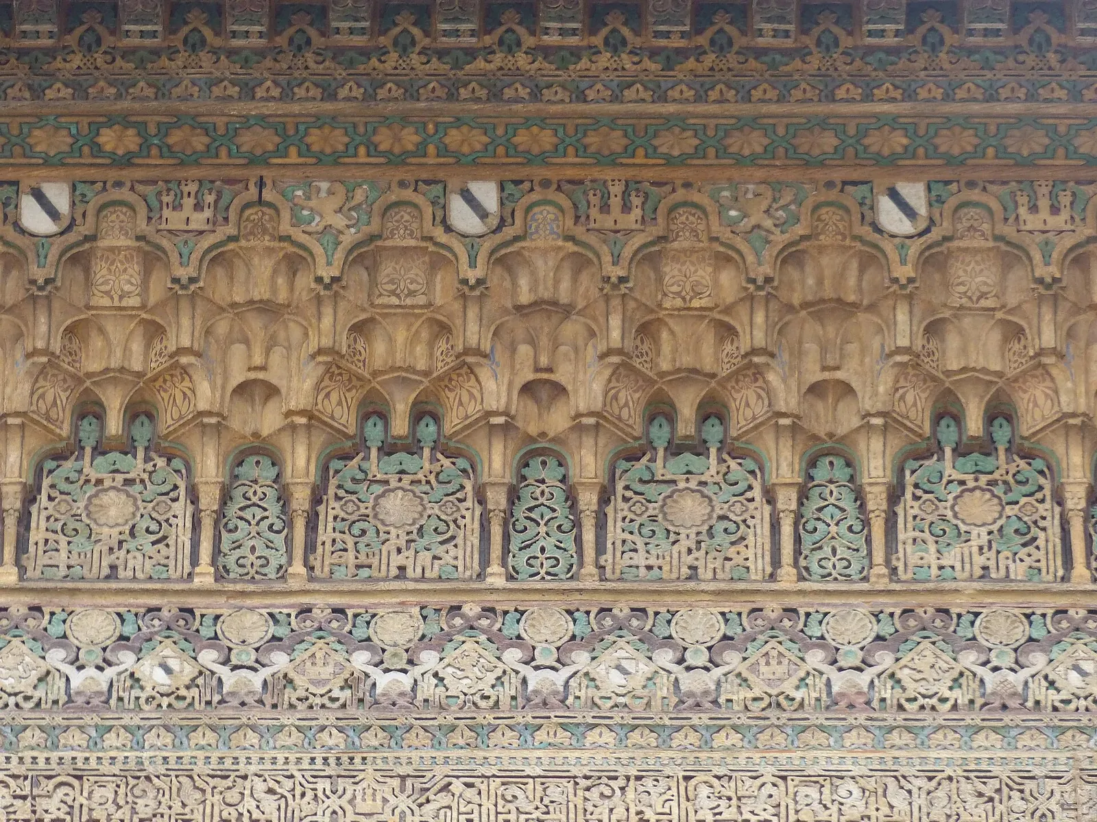 Fachada mudéjar del palacio de Pedro I en el Alcázar de Sevilla