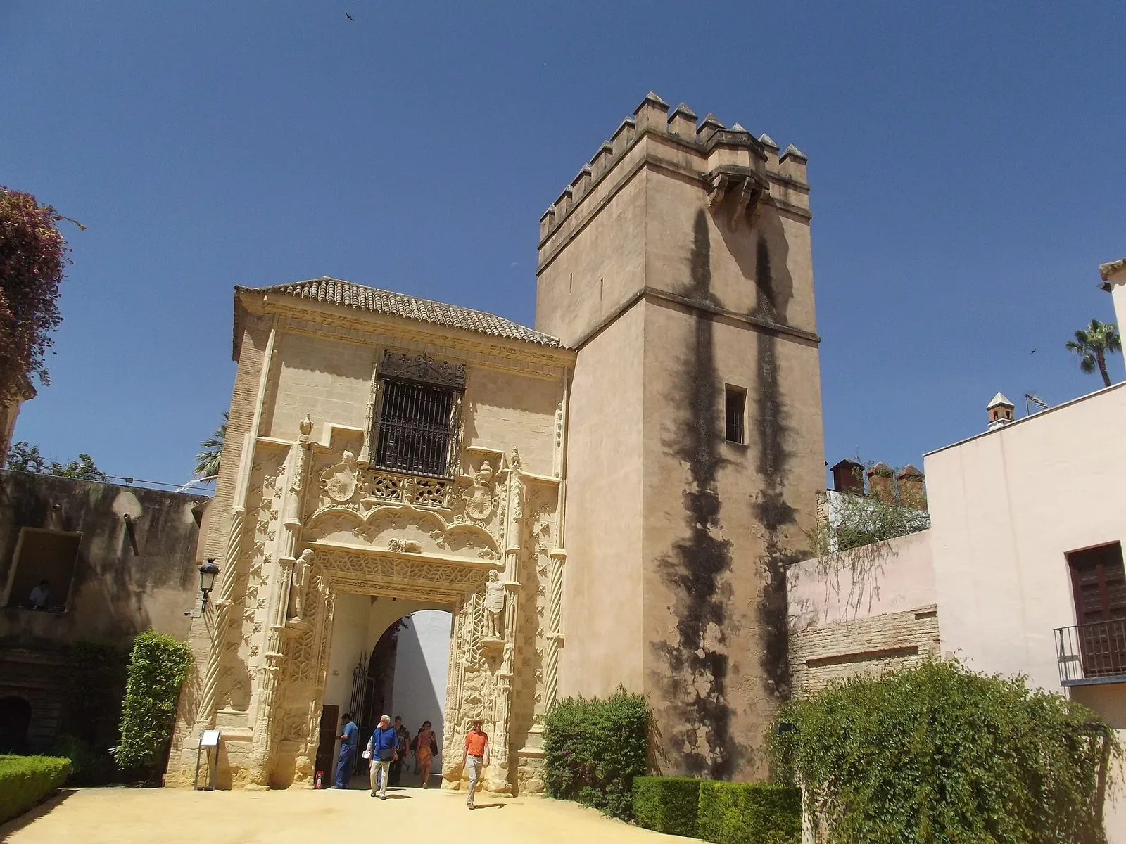 Puerta de Marchena en los jardines del Alcázar de Sevilla
