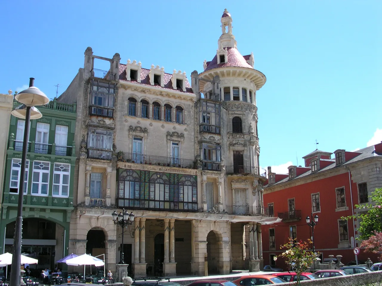 Torre de los Moreno de Ribadeo con su cúpula