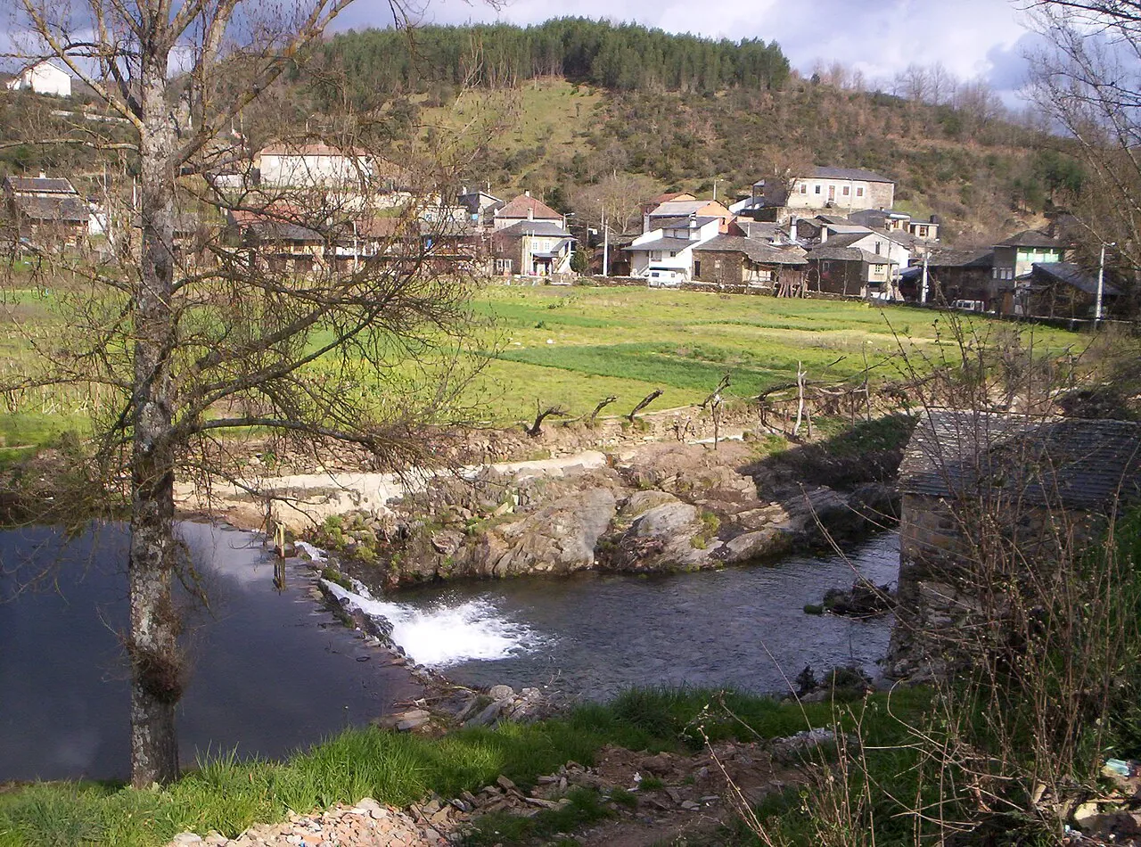 Rio de Onor con el río y sus casas