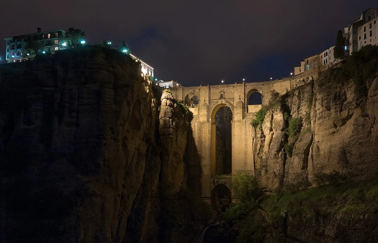 Puente Nuevo de Ronda iluminado de noche