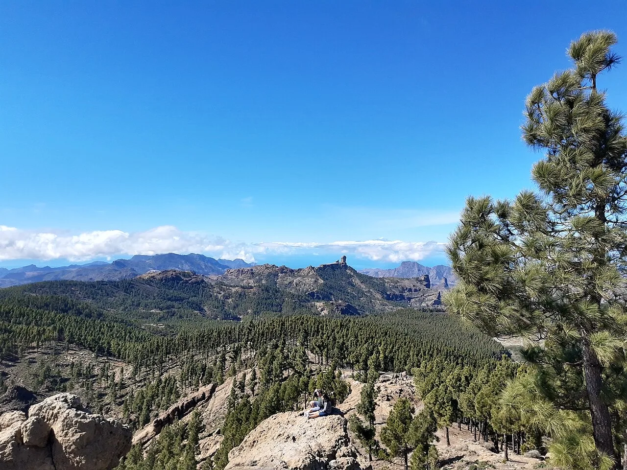 Roque Nublo visto desde el Pico de las Nieves