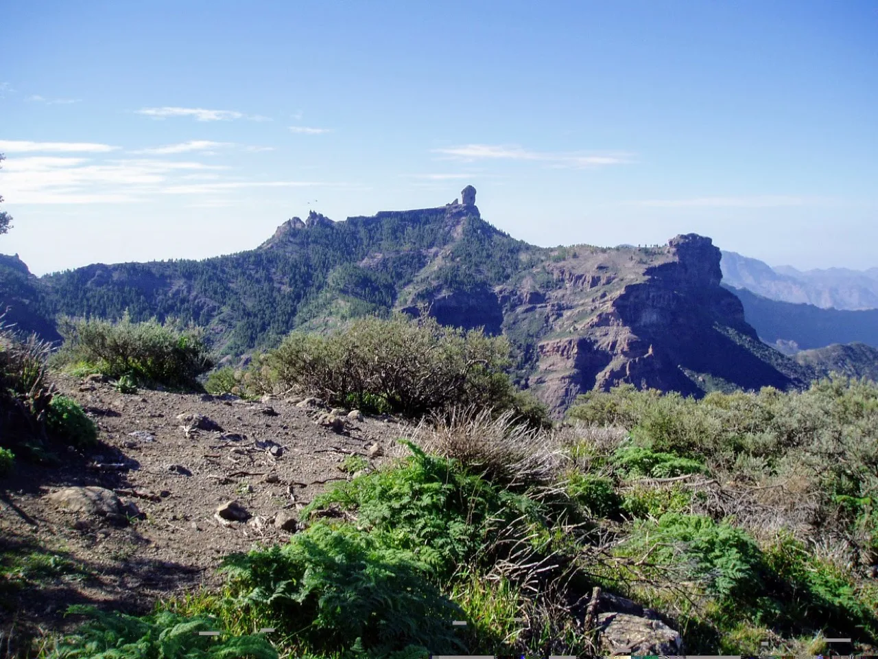 Paisaje de cumbre de Gran Canaria con el Roque Nublo