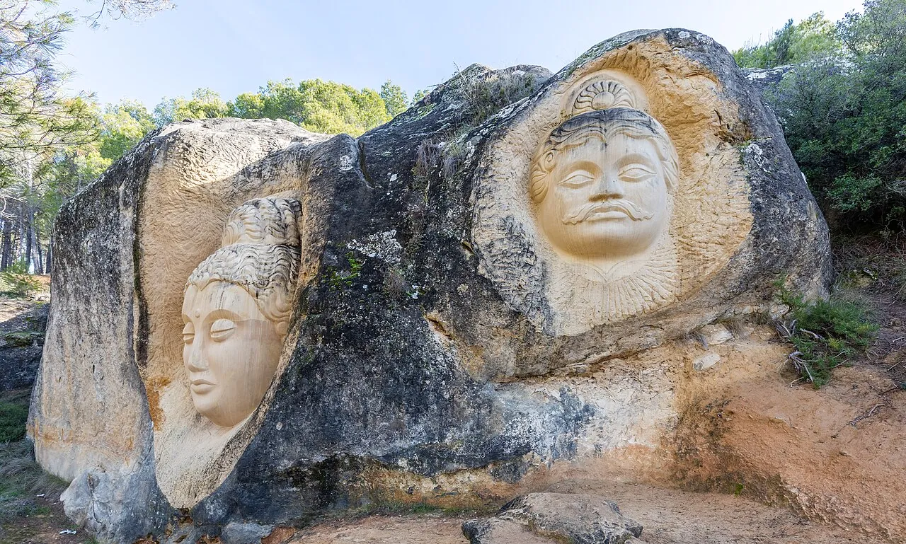 Ruta de las Caras: los rostros tallados en la roca de Cuenca