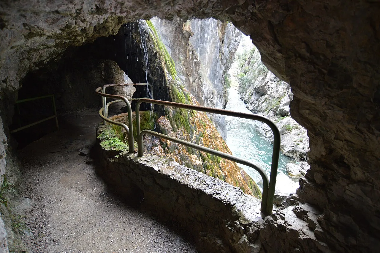 Túneles de la Ruta del Cares cerca de Caín