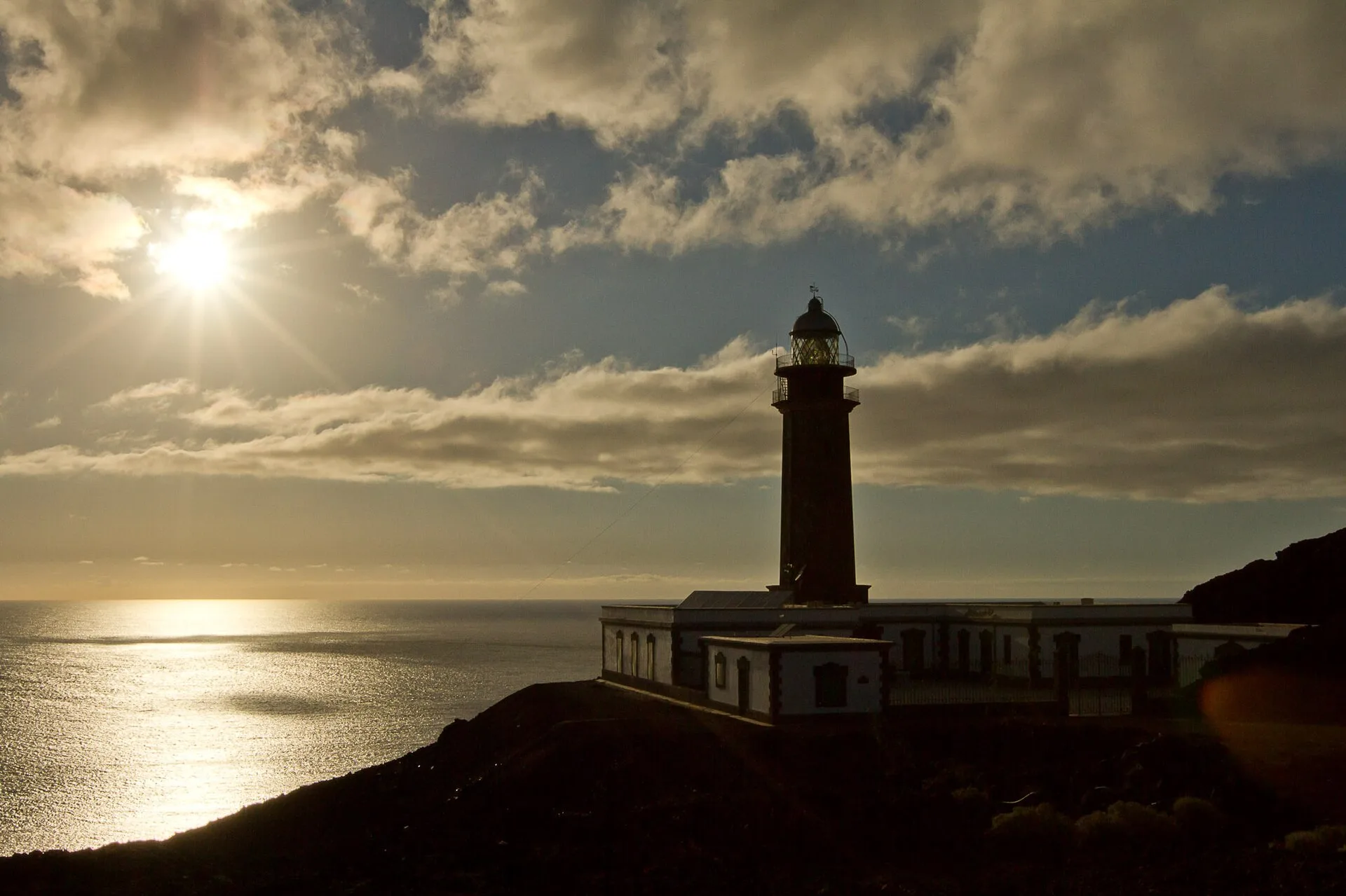 Faro de Orchilla al atardecer en El Hierro