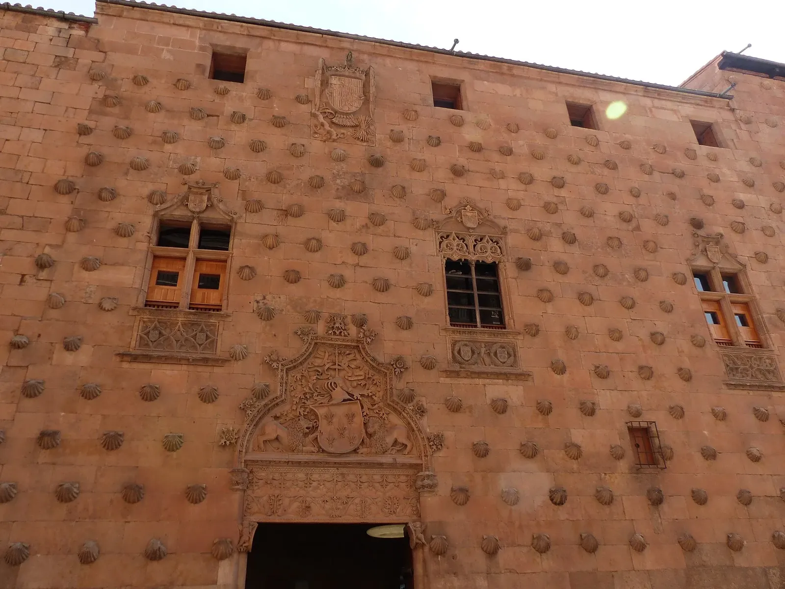 Fachada de la Casa de las Conchas de Salamanca